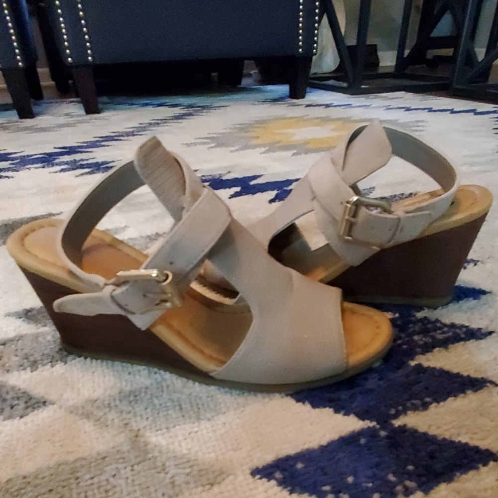 Dr. Scholl's wedges 7.5 like New!